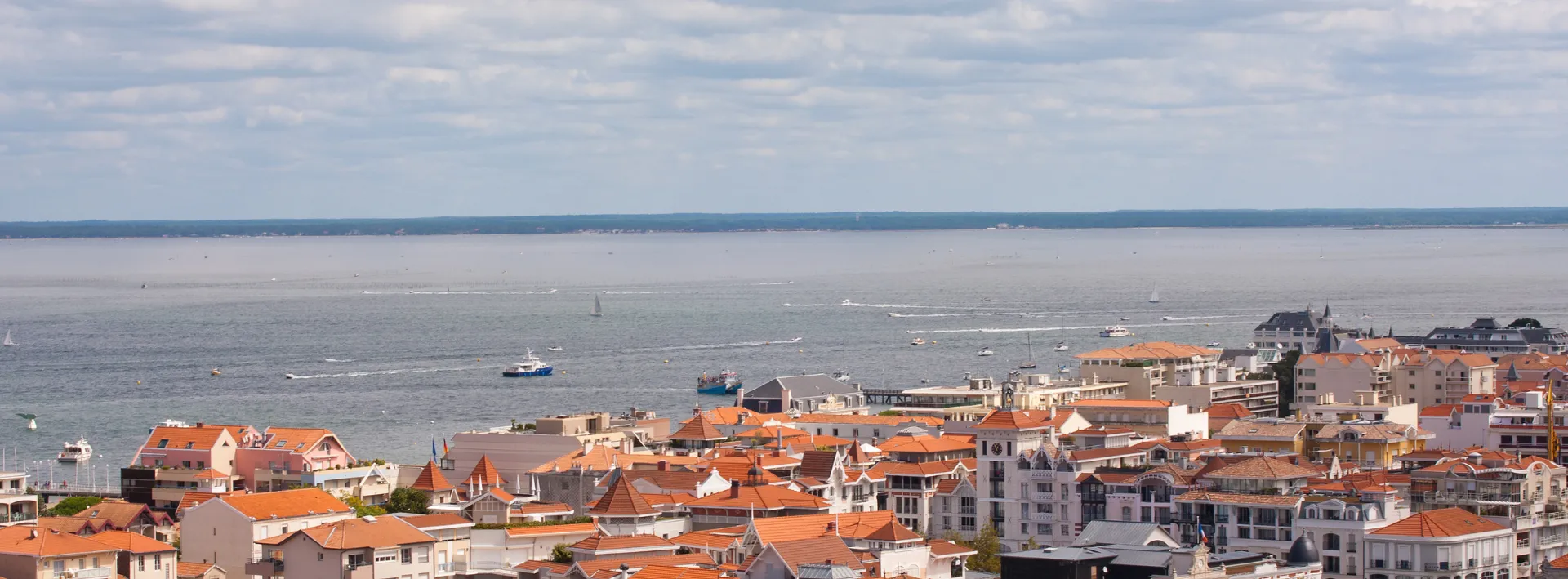 Vue panoramique sur Arcachon et le bassin depuis les hauteurs de la ville